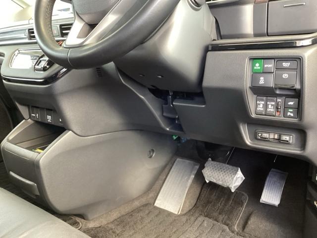 オデッセイハイブリッド ｅ：ＨＥＶアブソルート・ＥＸ　純正メモリナビ　本革パワーシート　ＥＴＣ　ＣＭＢＳ　クルーズコントロール　ＶＳＡ　ＤＶＤ　フルオートエアコン　地デジフルセグ　Ｐセンサー　ＬＥＤヘッドランプ　ＵＳＢ　サイドカメラ　本革シート　ＡＢＳ（15枚目）