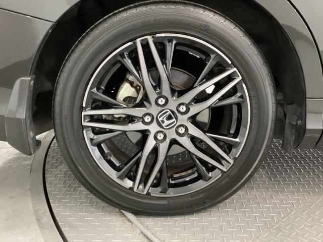 オデッセイハイブリッド ｅ：ＨＥＶアブソルート・ＥＸ　純正メモリナビ　本革パワーシート　ＥＴＣ　ＣＭＢＳ　クルーズコントロール　ＶＳＡ　ＤＶＤ　フルオートエアコン　地デジフルセグ　Ｐセンサー　ＬＥＤヘッドランプ　ＵＳＢ　サイドカメラ　本革シート　ＡＢＳ（22枚目）