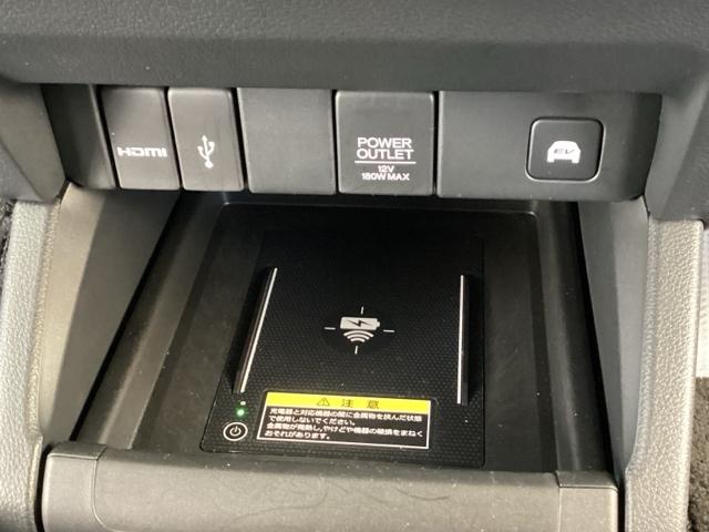 オデッセイハイブリッド ｅ：ＨＥＶアブソルート・ＥＸ　純正メモリナビ　本革パワーシート　ＥＴＣ　ＣＭＢＳ　クルーズコントロール　ＶＳＡ　ＤＶＤ　フルオートエアコン　地デジフルセグ　Ｐセンサー　ＬＥＤヘッドランプ　ＵＳＢ　サイドカメラ　本革シート　ＡＢＳ（40枚目）