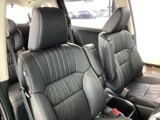 オデッセイハイブリッド ｅ：ＨＥＶアブソルート・ＥＸ　純正メモリナビ　本革パワーシート　ＥＴＣ　ＣＭＢＳ　クルーズコントロール　ＶＳＡ　ＤＶＤ　フルオートエアコン　地デジフルセグ　Ｐセンサー　ＬＥＤヘッドランプ　ＵＳＢ　サイドカメラ　本革シート　ＡＢＳ（54枚目）