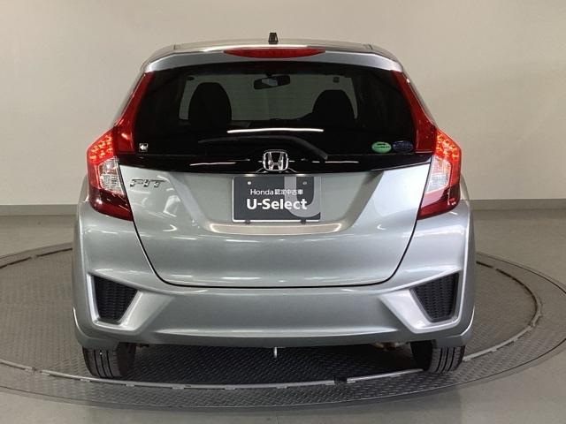 フィット １３Ｇ・Ｆパッケージ　ＣＤチューナー　スマートキー　助手席エアバック　セキュリティアラーム　マニュアルエアコン　パワステ　ＶＳＡ　キーフリーシステム　パワーウィンドウ　運転席エアバッグ　ＡＢＳ付き（9枚目）