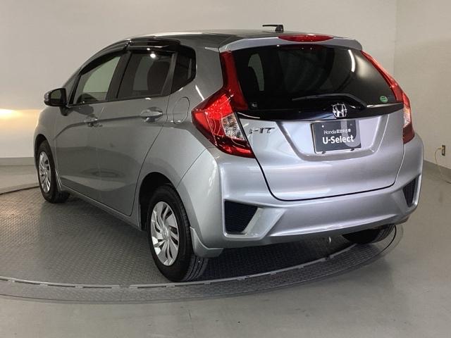 フィット １３Ｇ・Ｆパッケージ　ＣＤチューナー　スマートキー　助手席エアバック　セキュリティアラーム　マニュアルエアコン　パワステ　ＶＳＡ　キーフリーシステム　パワーウィンドウ　運転席エアバッグ　ＡＢＳ付き（10枚目）