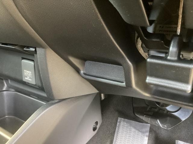 フィット １３Ｇ・Ｆパッケージ　ＣＤチューナー　スマートキー　助手席エアバック　セキュリティアラーム　マニュアルエアコン　パワステ　ＶＳＡ　キーフリーシステム　パワーウィンドウ　運転席エアバッグ　ＡＢＳ付き（16枚目）