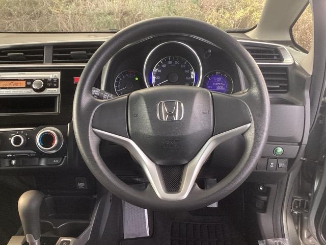 フィット １３Ｇ・Ｆパッケージ　ＣＤチューナー　スマートキー　助手席エアバック　セキュリティアラーム　マニュアルエアコン　パワステ　ＶＳＡ　キーフリーシステム　パワーウィンドウ　運転席エアバッグ　ＡＢＳ付き（17枚目）