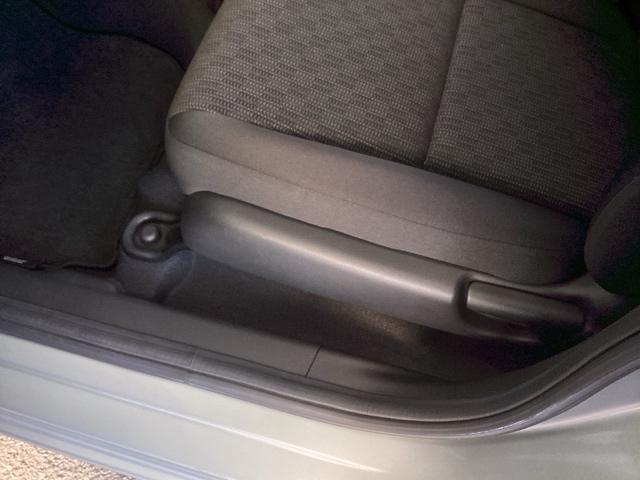 フィット １３Ｇ・Ｆパッケージ　ＣＤチューナー　スマートキー　助手席エアバック　セキュリティアラーム　マニュアルエアコン　パワステ　ＶＳＡ　キーフリーシステム　パワーウィンドウ　運転席エアバッグ　ＡＢＳ付き（37枚目）