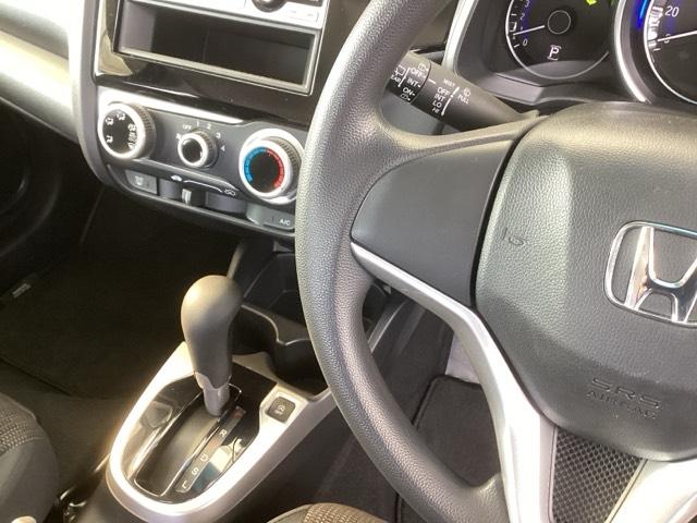 フィット １３Ｇ・Ｆパッケージ　ＣＤチューナー　スマートキー　助手席エアバック　セキュリティアラーム　マニュアルエアコン　パワステ　ＶＳＡ　キーフリーシステム　パワーウィンドウ　運転席エアバッグ　ＡＢＳ付き（41枚目）