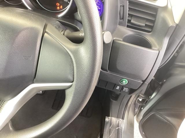 フィット １３Ｇ・Ｆパッケージ　ＣＤチューナー　スマートキー　助手席エアバック　セキュリティアラーム　マニュアルエアコン　パワステ　ＶＳＡ　キーフリーシステム　パワーウィンドウ　運転席エアバッグ　ＡＢＳ付き（42枚目）