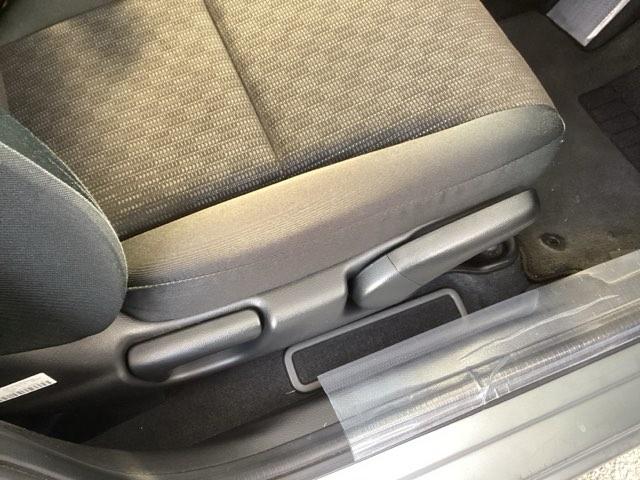 フィット １３Ｇ・Ｆパッケージ　ＣＤチューナー　スマートキー　助手席エアバック　セキュリティアラーム　マニュアルエアコン　パワステ　ＶＳＡ　キーフリーシステム　パワーウィンドウ　運転席エアバッグ　ＡＢＳ付き（43枚目）