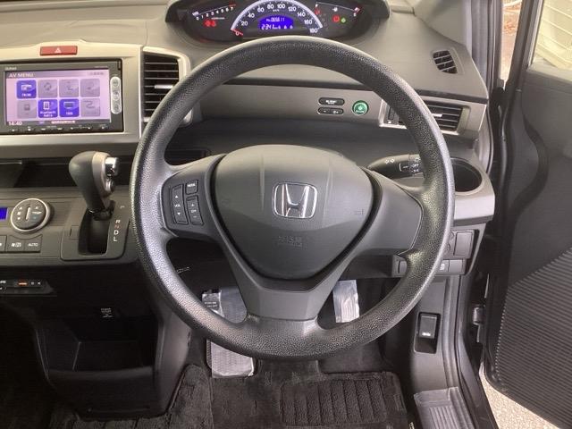 ��ɂȂ��ފ��o�̃X�e�A�����O�ł��B�����S�n�A�f�U�C�����A���쐫�ɂ���������A�C�e���ł��B