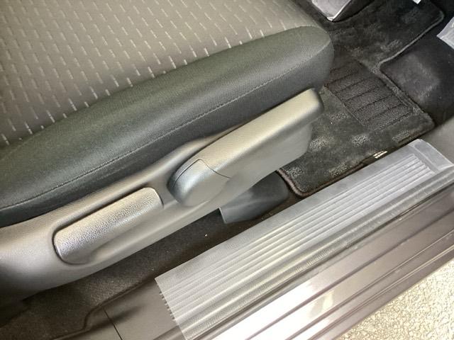 �蓮�̃��o�[���g���āA�V�[�g�̍�����w������̊p�x��ς��邱�Ƃ��ł��܂��B