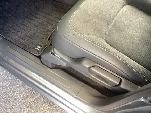 Ｎ－ＯＮＥ プレミアムツアラー　純正ナビ　フルセグ　リアカメラ　スマキー　リヤカメラ　横滑り防止　ＵＳＢポート　セキュリティアラーム　ＥＴＣ車載器　サイドＳＲＳ　パワーウィンドウ　シートヒータ　クルーズコントロール　ＬＥＤ　パワステ（42枚目）