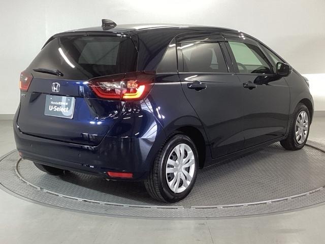 フィット ホーム　純正ナビ　フルセグ　リアカメラ　衝突軽減Ｂ　前後ソナー　横滑り防止装置　アイドリングストップ　ＥＴＣ車載器　ＵＳＢ　クルーズコントロール　オートエアコン　ＬＥＤヘッドライト　盗難防止装置　スマートキー（8枚目）