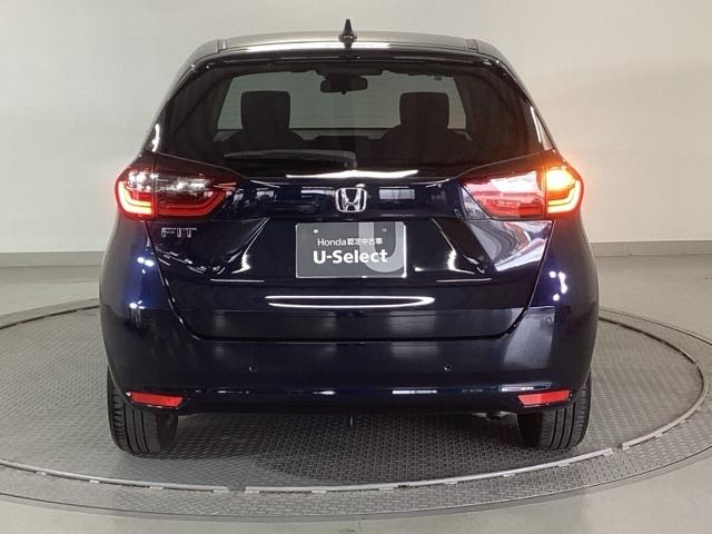 フィット ホーム　純正ナビ　フルセグ　リアカメラ　衝突軽減Ｂ　前後ソナー　横滑り防止装置　アイドリングストップ　ＥＴＣ車載器　ＵＳＢ　クルーズコントロール　オートエアコン　ＬＥＤヘッドライト　盗難防止装置　スマートキー（9枚目）