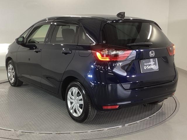 フィット ホーム　純正ナビ　フルセグ　リアカメラ　衝突軽減Ｂ　前後ソナー　横滑り防止装置　アイドリングストップ　ＥＴＣ車載器　ＵＳＢ　クルーズコントロール　オートエアコン　ＬＥＤヘッドライト　盗難防止装置　スマートキー（10枚目）