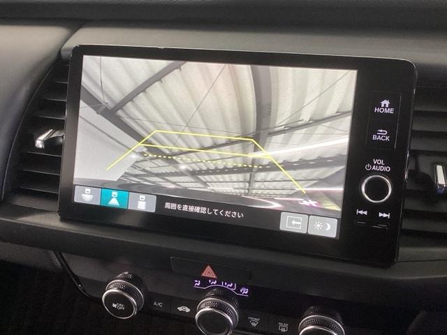 フィット ホーム　純正ナビ　フルセグ　リアカメラ　衝突軽減Ｂ　前後ソナー　横滑り防止装置　アイドリングストップ　ＥＴＣ車載器　ＵＳＢ　クルーズコントロール　オートエアコン　ＬＥＤヘッドライト　盗難防止装置　スマートキー（12枚目）
