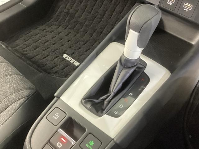 フィット ホーム　純正ナビ　フルセグ　リアカメラ　衝突軽減Ｂ　前後ソナー　横滑り防止装置　アイドリングストップ　ＥＴＣ車載器　ＵＳＢ　クルーズコントロール　オートエアコン　ＬＥＤヘッドライト　盗難防止装置　スマートキー（14枚目）