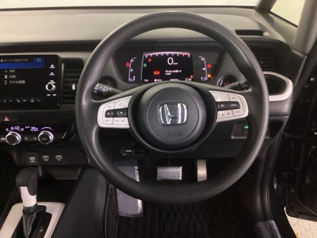 フィット ホーム　純正ナビ　フルセグ　リアカメラ　衝突軽減Ｂ　前後ソナー　横滑り防止装置　アイドリングストップ　ＥＴＣ車載器　ＵＳＢ　クルーズコントロール　オートエアコン　ＬＥＤヘッドライト　盗難防止装置　スマートキー（18枚目）