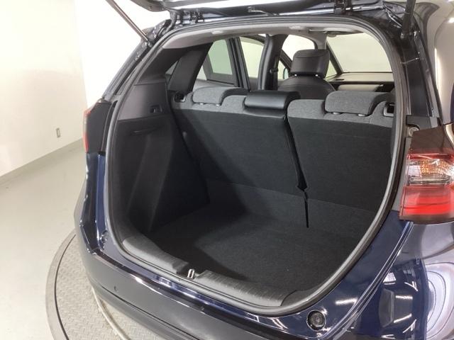 フィット ホーム　純正ナビ　フルセグ　リアカメラ　衝突軽減Ｂ　前後ソナー　横滑り防止装置　アイドリングストップ　ＥＴＣ車載器　ＵＳＢ　クルーズコントロール　オートエアコン　ＬＥＤヘッドライト　盗難防止装置　スマートキー（21枚目）