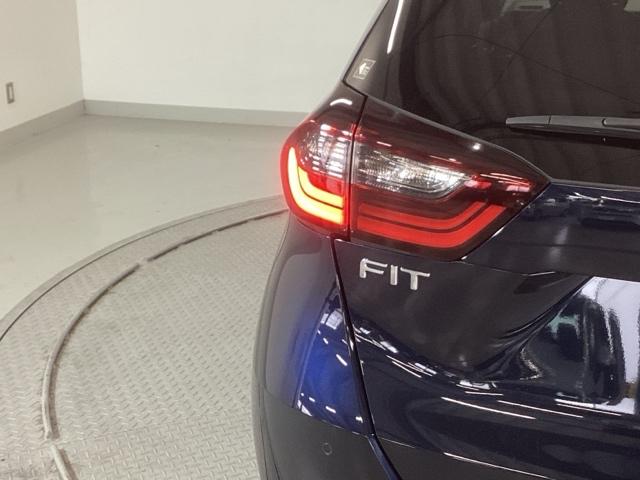 フィット ホーム　純正ナビ　フルセグ　リアカメラ　衝突軽減Ｂ　前後ソナー　横滑り防止装置　アイドリングストップ　ＥＴＣ車載器　ＵＳＢ　クルーズコントロール　オートエアコン　ＬＥＤヘッドライト　盗難防止装置　スマートキー（33枚目）