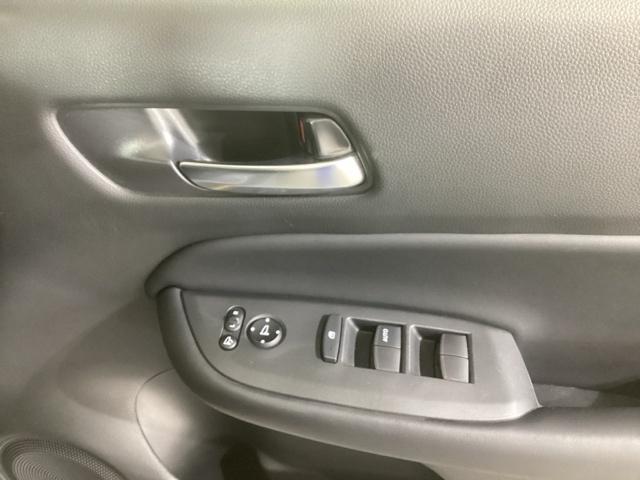 フィット ホーム　純正ナビ　フルセグ　リアカメラ　衝突軽減Ｂ　前後ソナー　横滑り防止装置　アイドリングストップ　ＥＴＣ車載器　ＵＳＢ　クルーズコントロール　オートエアコン　ＬＥＤヘッドライト　盗難防止装置　スマートキー（46枚目）