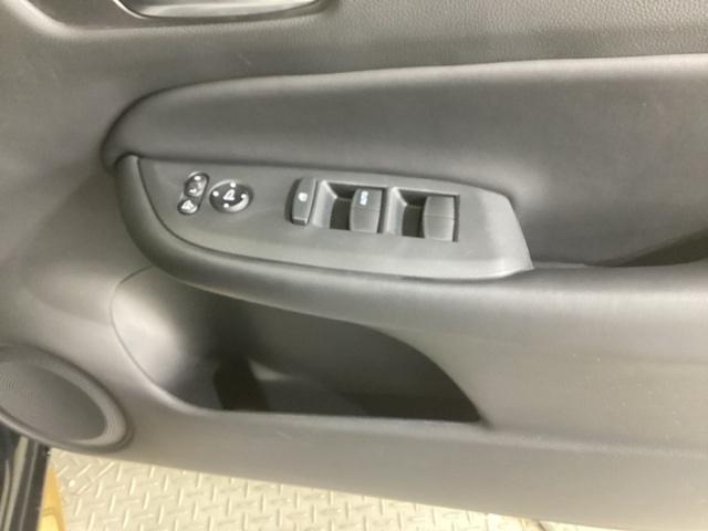 フィット ホーム　純正ナビ　フルセグ　リアカメラ　衝突軽減Ｂ　前後ソナー　横滑り防止装置　アイドリングストップ　ＥＴＣ車載器　ＵＳＢ　クルーズコントロール　オートエアコン　ＬＥＤヘッドライト　盗難防止装置　スマートキー（47枚目）