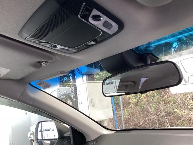 ���[���~���[�̑O�ɃV�e�B�u���[�L�A�N�e�B�u�V�X�e���i�ᑬ��Փˌy���u���[�L�A�딭�i�}���@�\�j�̃Z���T�[���A�s���[�ɂ̓T�C�h�J�[�e���G�A�o�b�O���t�������񂵂�p�b�P�[�W�ł��B