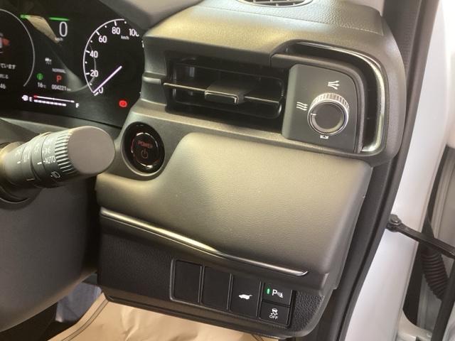 ヴェゼル e:HEVZ Sヒータ 地デジフルセグTV サイドエアバッグ 後カメラ 前後障害物センサー 横滑防止装置 エアコン LEDヘットライト パワステ ナビTV エアバック クルーズC ABS ETC付(13枚目)