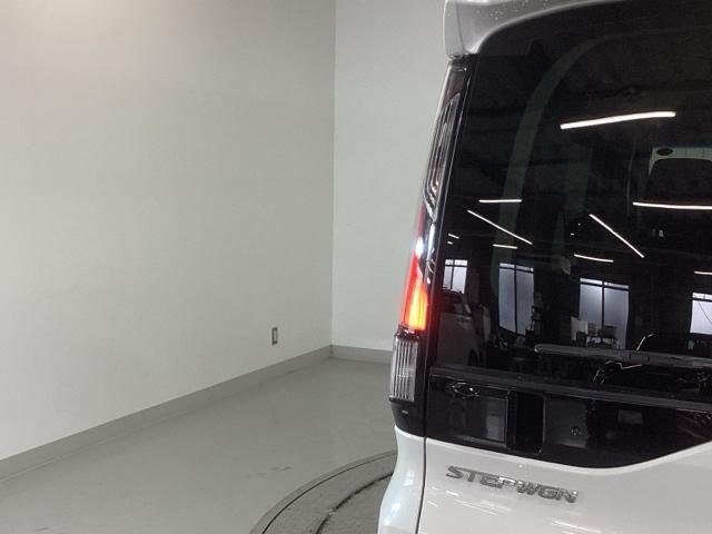 ステップワゴンスパーダ スパーダホンダセンシング　純正ナビ　フルセグ　リアカメラ　両側自動ドア　キーフリー　ＬＥＤランプ　ＥＴＣ装備　ＵＳＢ接続　ＤＶＤ再生可　セキュリティアラーム　オートクルーズ　パワーウィンドウ　横滑り防止機能　ＡＢＳ　ターボ車（38枚目）