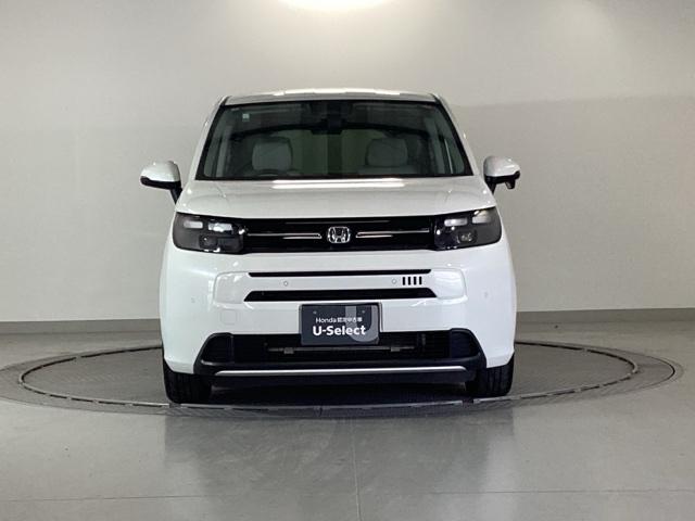 �k�d�c�w�b�h���C�g�𑕔����Ă��܂��B�k�d�c�w�b�h���C�g�͂ƂĂ����邭�A�J�̓����ԑ��s�����S�E���S�ł��B�I�[�g���C�g�R���g���[���t���Ŏ��̖͂��邳�ɉ����Ď����œ_���E�������܂�