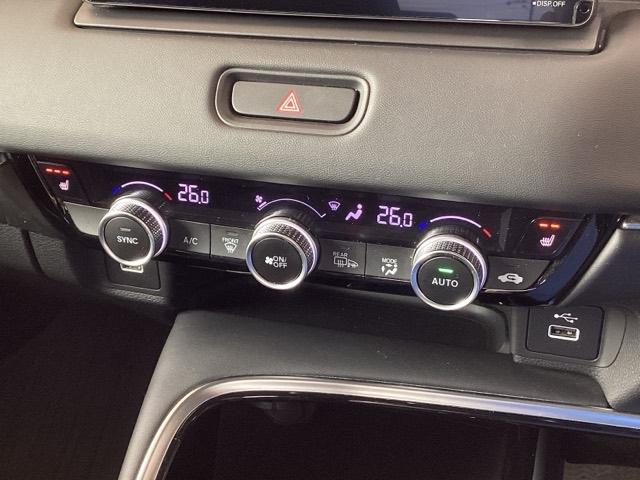 ヴェゼル ｅ：ＨＥＶＺ　純正ナビ　フルセグ　リアカメラ　アダプティブＣＣ　スマートキー＆プッシュスタート　サイドＳＲＳ　オートテールゲート　イモビ　地デジ　Ｂカメ　キーレスエントリー　Ｃソナー　ＵＳＢポート　ＰＳ　ＡＡＣ（13枚目）