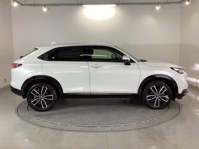 ヴェゼル ｅ：ＨＥＶＺ　純正ナビ　フルセグ　リアカメラ　アダプティブＣＣ　スマートキー＆プッシュスタート　サイドＳＲＳ　オートテールゲート　イモビ　地デジ　Ｂカメ　キーレスエントリー　Ｃソナー　ＵＳＢポート　ＰＳ　ＡＡＣ（32枚目）