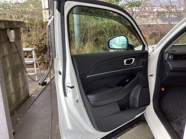 ヴェゼル ｅ：ＨＥＶＺ　純正ナビ　フルセグ　リアカメラ　アダプティブＣＣ　スマートキー＆プッシュスタート　サイドＳＲＳ　オートテールゲート　イモビ　地デジ　Ｂカメ　キーレスエントリー　Ｃソナー　ＵＳＢポート　ＰＳ　ＡＡＣ（38枚目）