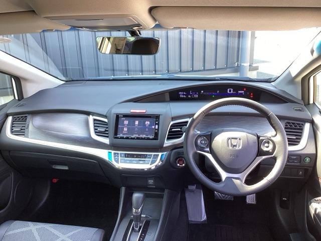 �܂Ԃ��������������炰��A�F�̃n�[�t�V�F�C�h�t�����g�E�B���h�E�����Ă��܂��B�܂��A�t���I�[�g�G�A�R���ŉ��K�ł��B