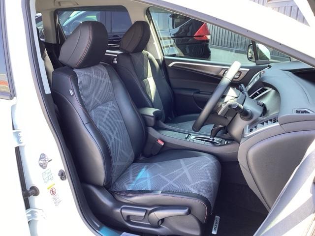 �t�����g�L�X�A�Z�p���[�g�V�[�g�̉^�]�Ȃ́A�n�C�g�A�W���X�^�[���t���Ă���̂ŁA���K�Ƀh���C�u���ł��܂��B�n���h���̓e���X�R�s�b�N�@�\�ŁA�n���h���ʒu����E���E��O�E���ɒ��߂ł��܂��B