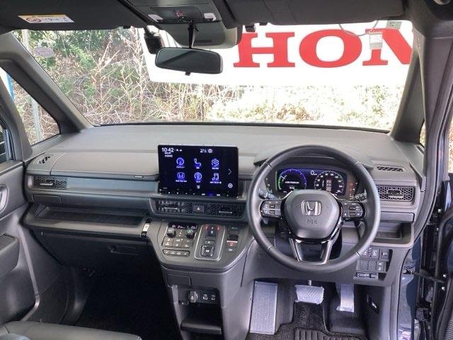 �t�����g�K���X���傫���A���C�h�Ȏ��E�ŉ^�]�����₷���Ȃ�悤�ɐݒ肳��Ă��܂��B