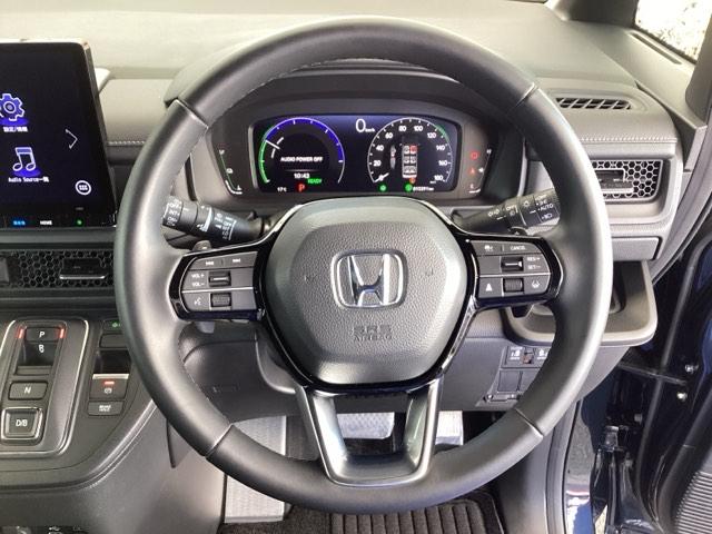 ��ɂȂ��ފ��o�̃X�e�A�����O�ł��B�����S�n�A�f�U�C�����A���쐫�ɂ���������A�C�e���ł��B