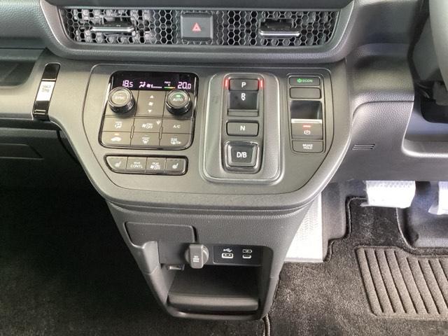 ��Ԓ��Ƀu���[�L�y�_���𓥂ݑ����Ȃ��Ă��u���[�L�ێ����ł���I�[�g�}�`�b�N�u���[�L�z�[���h�@�\�����Ă���܂��B