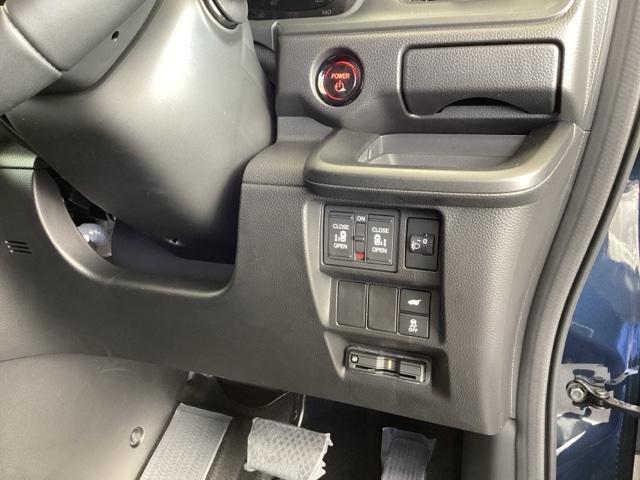 �X�}�[�g�L�[���|�P�b�g��o�b�O�ɓ��ꂽ�܂܂ŁA�L�[���������ނ��ƂȂ��{�^�������������ŃG���W�����n�����܂��B�r���g�C���^�C�v�́y�d�s�b�z�Ō����ڂ��X�b�L���B�������H�̗��p�ɂƂĂ��֗��ł��B