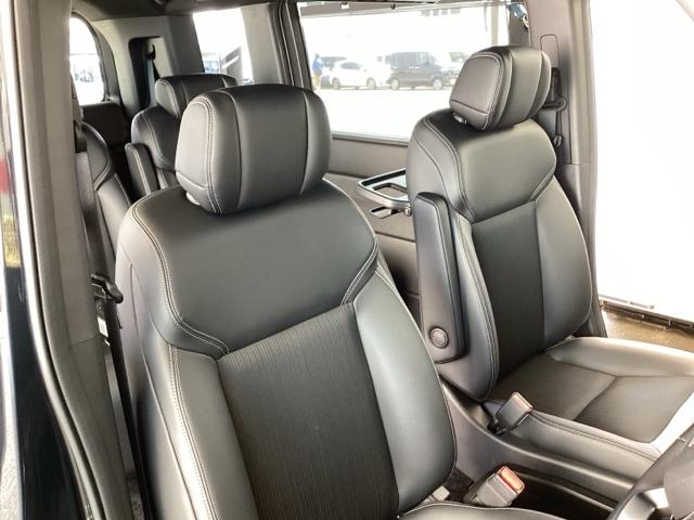 �V�[�g�̓t�B�b�g�����ǂ��A�y�ȉ^�]�p����ۂĂ܂��B