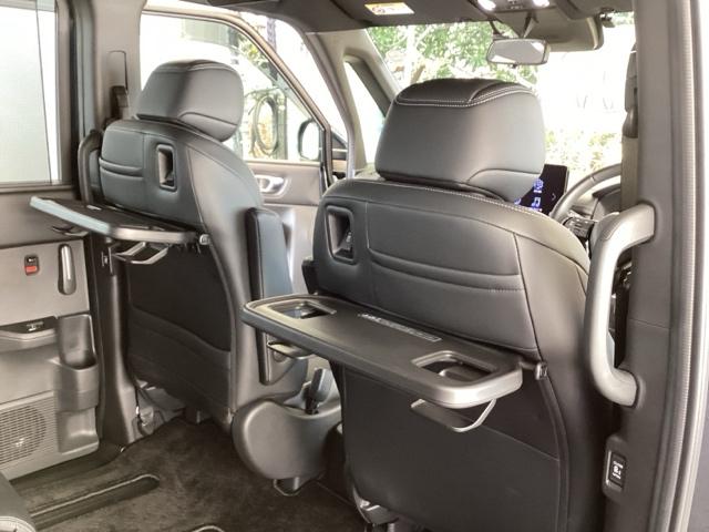 �㕔���Ȃɂ͏��~�肷��ۂ̕⏕�A���s���̗h���}���邽�߂̎肷����t���Ă���܂��B����҂⏬�������q�l�����邲�ƒ�ł͏d�󂳂�܂��B