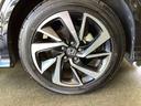 純正アルミホイールです。足元が引き立つので、車全体のイメージがアップしますよ！