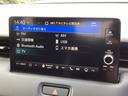 HondaCONNECT対応の便利なナビディスプレー。お持ちのスマートフォンと連携して、ナビやBluetoothでの音楽再生が可能です。デザインはもちろん、操作性も良好です。