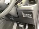 左側に高速で便利なETCがあり、横滑りを防ぐVSAなどのスイッチは、運転席の右側、手の届きやすい位置にあります。