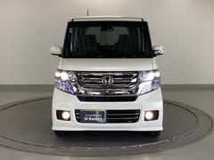 ディスチャージヘッドライト【ＨＩＤ】を装備していますのでとても明るく、夜間の走行や雨の日も安全・安心です。 6