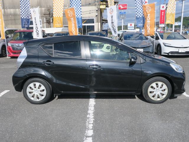 アクア Ｓ　ナビ　バックカメラ　キーレス　ＥＴＣ　オートエアコン　ドアバイザー　ウインカーミラー　ステアリングリモコン　ＡＢＳ　イモビライザー（8枚目）