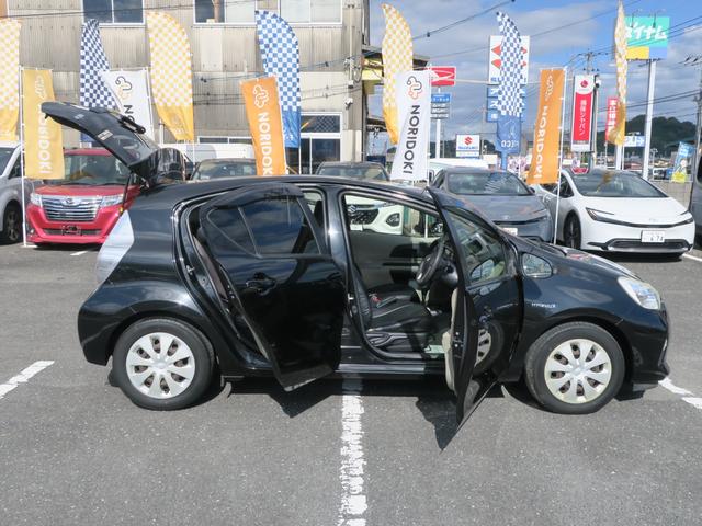 アクア Ｓ　ナビ　バックカメラ　キーレス　ＥＴＣ　オートエアコン　ドアバイザー　ウインカーミラー　ステアリングリモコン　ＡＢＳ　イモビライザー（17枚目）