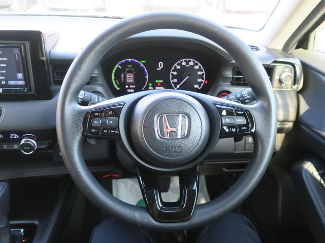 キレイなステアリングハンドルです。