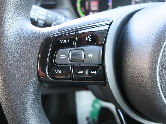 ハンドルから手を離さずとのカーナビゲーション等の操作が可能です。