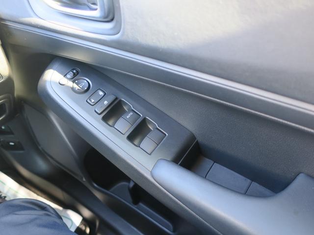 ウィンドウスイッチまわり『使用頻度が多い運転席側のスイッチまわり。目立つ傷もなく綺麗な状態を保っています。』