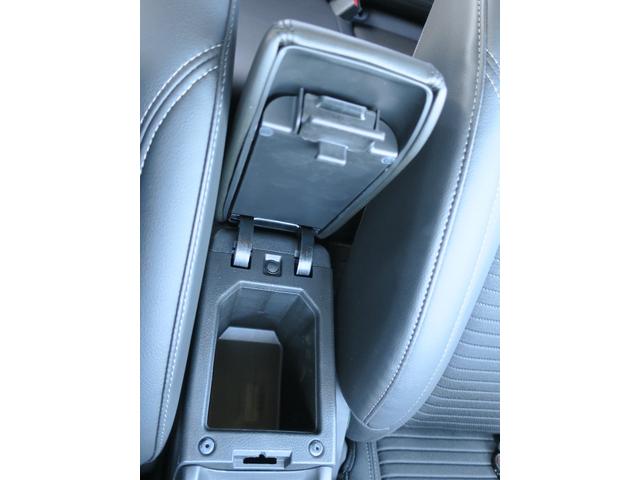 �A�[�����t�g�̒��ɂ̓O���[�u�{�b�N�X������܂��B